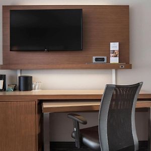 Chambre Accessible aux Personnes Malentendantes Lit Queen-Size